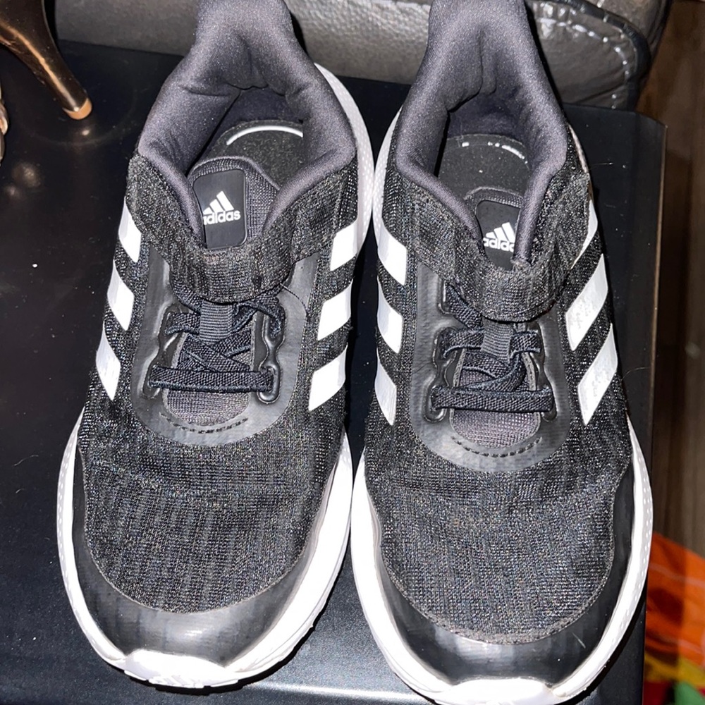 Adidas EQ21 youth size 1.5. Black and white excellent condition